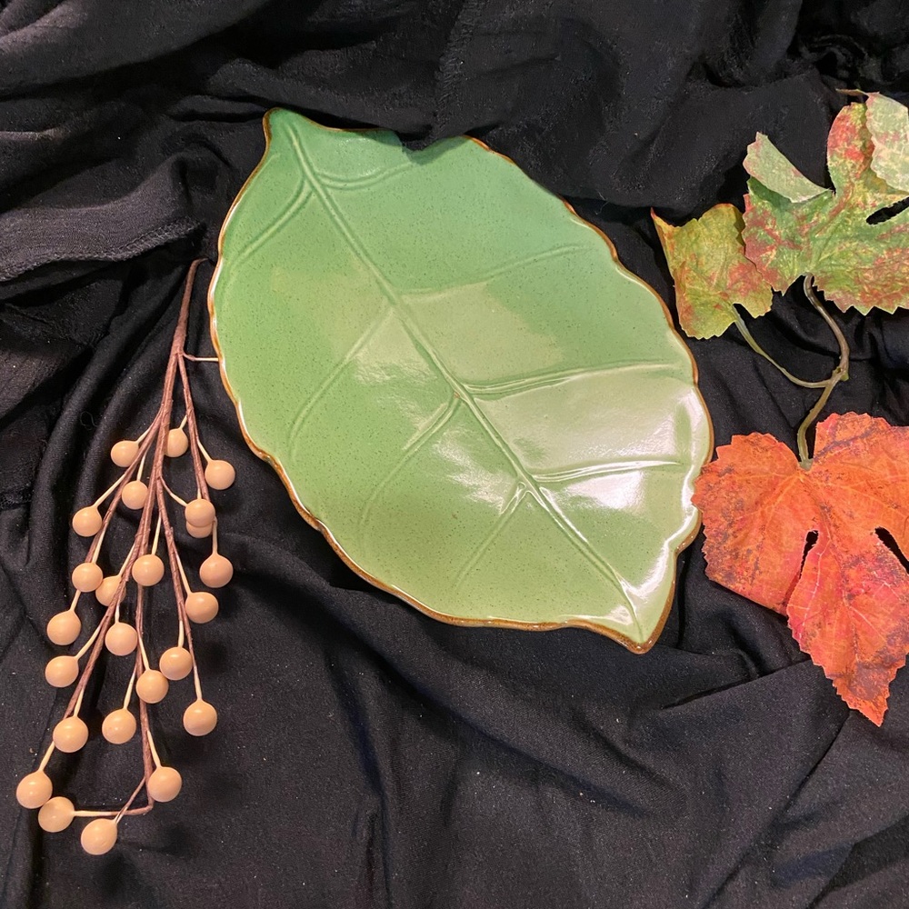 WCL Leaf Salad Plates